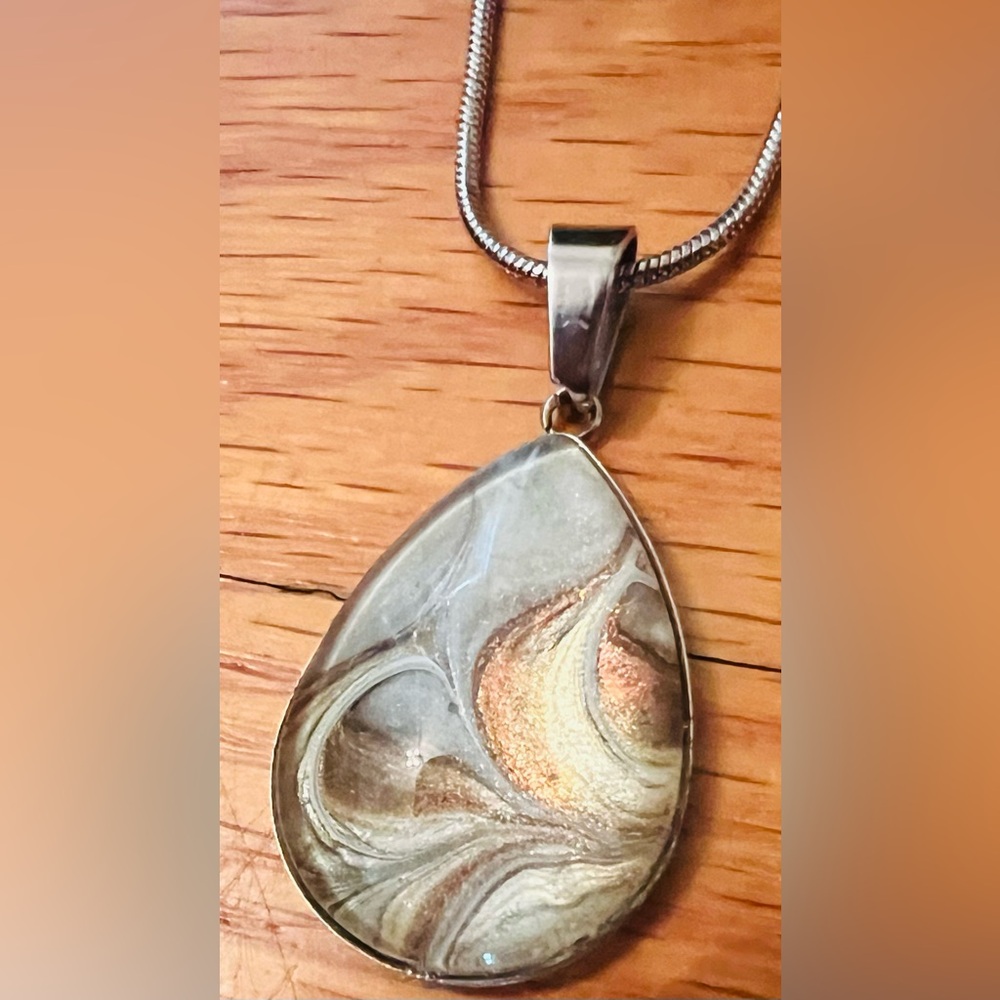 Elegant Teardrop Pendant Necklace with matching earrings